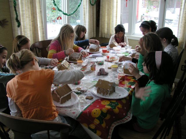 decgingerbreadhousemakingatcharlottes11thbirthdayparty.jpg