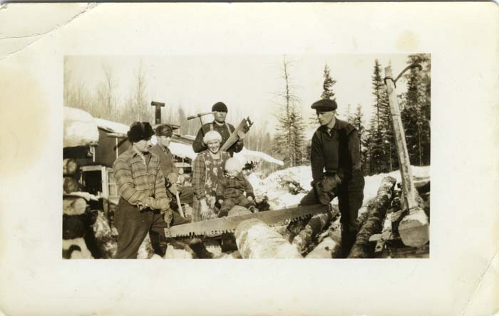 1933_HalmeToivo_bushcamp_E4990_photo