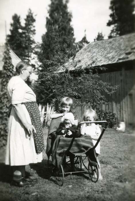 1940_c_HalmeMartta_children_E4990_photo