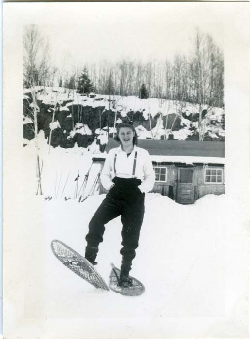1949_c_HalmeAino_snowshoes_E4990_photo-001