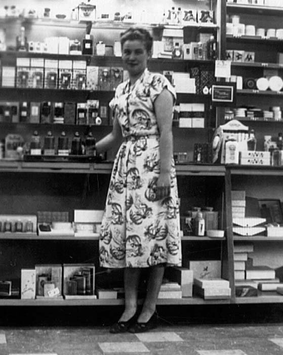 1950_c_oldscan_momstore